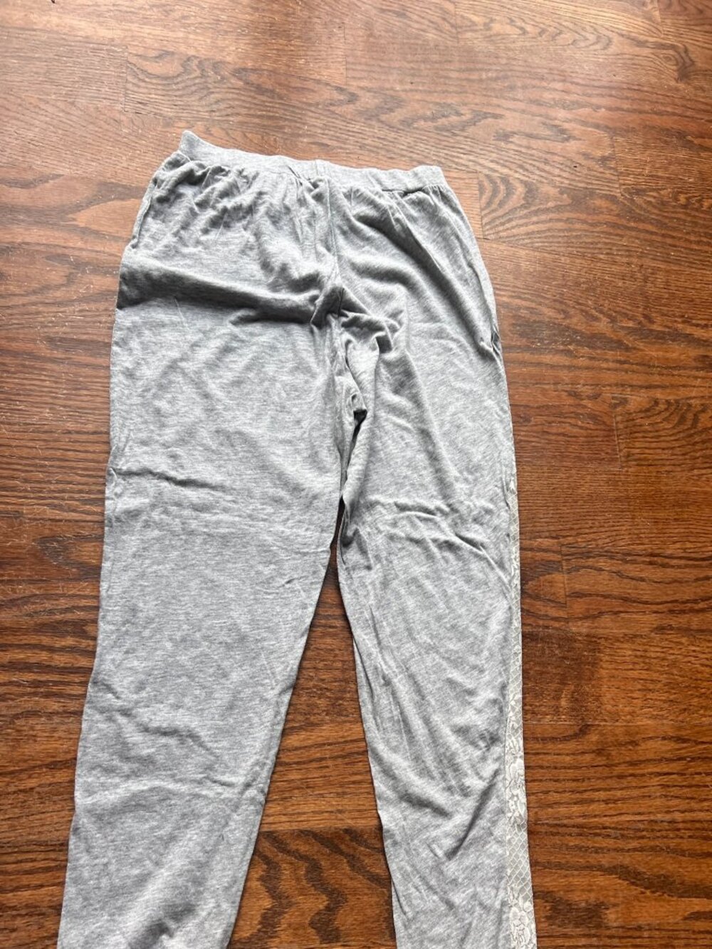 EUC Gray Floral Lace Print Leggings Stretch Soft Romantic